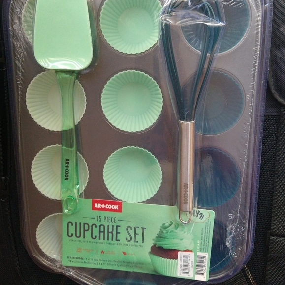 ART & COOK 15-Pc. Cupcake Pan, Silicone Liners & Tools Set - Picture 5 of 7